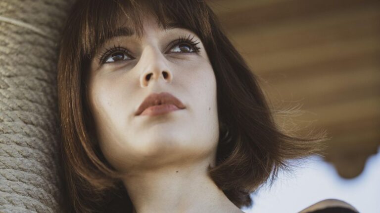 Coupe flatteuse pour visage rond